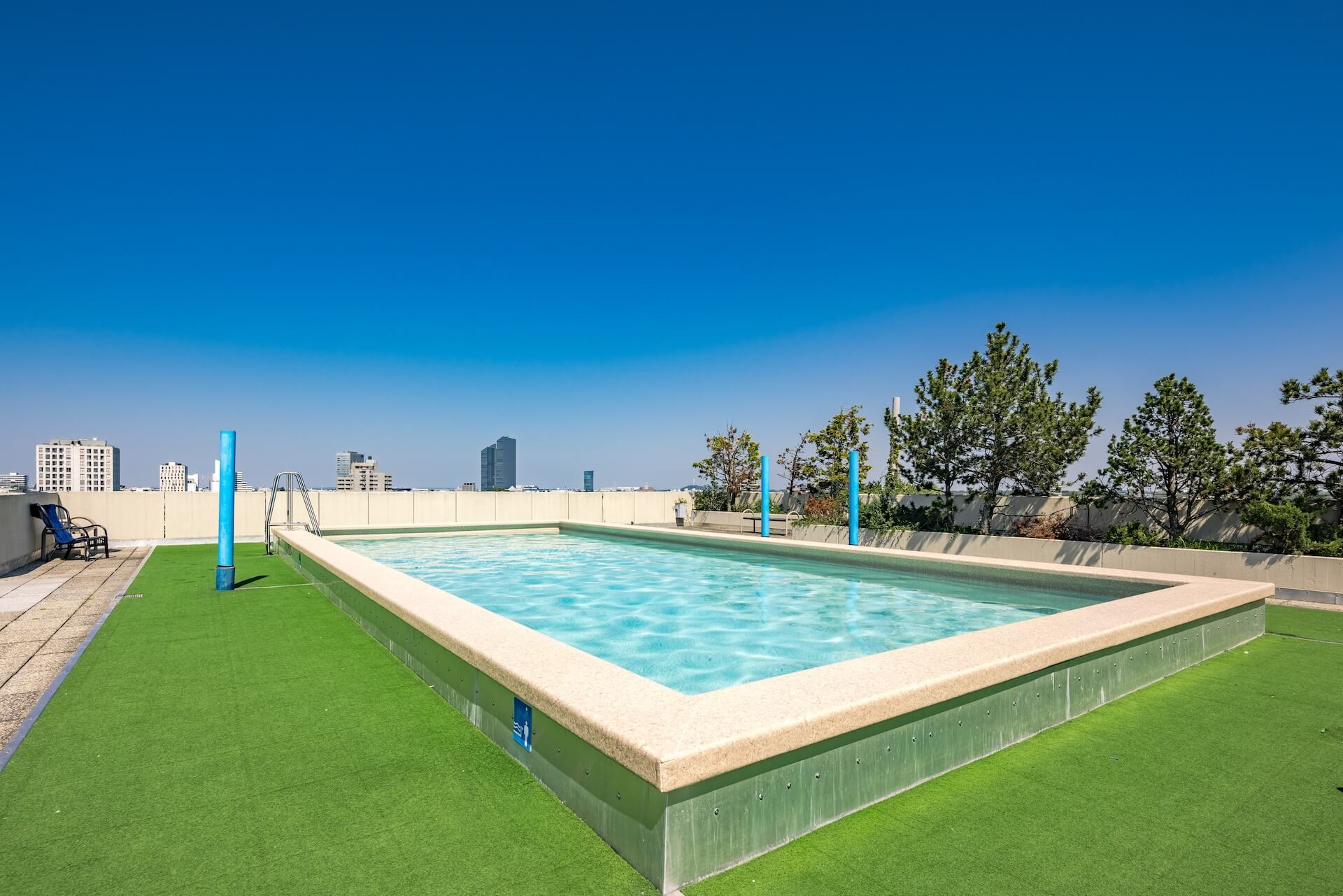 Swimmingpool auf dem Dach 