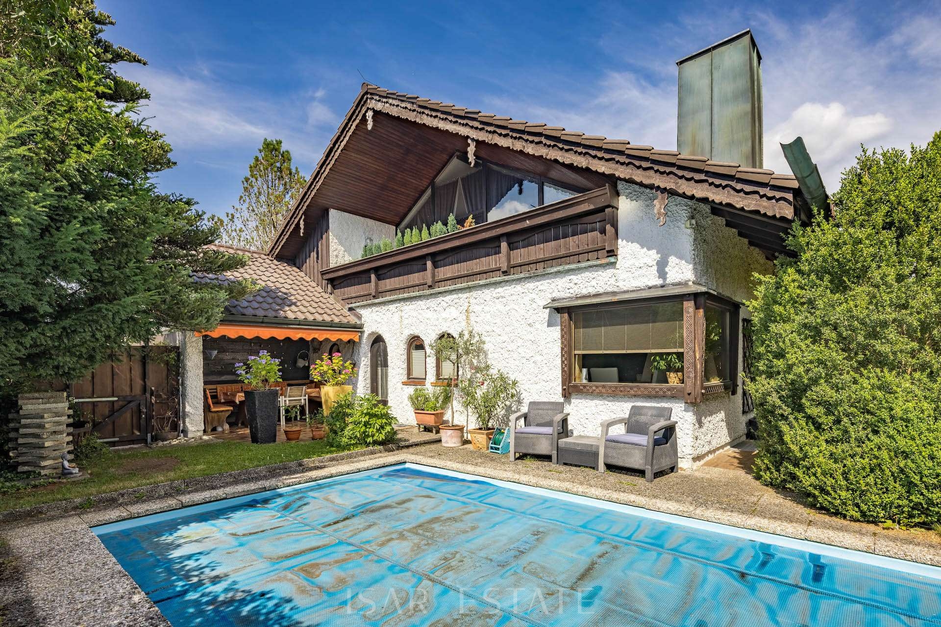 Schwimmbad und Freisitz