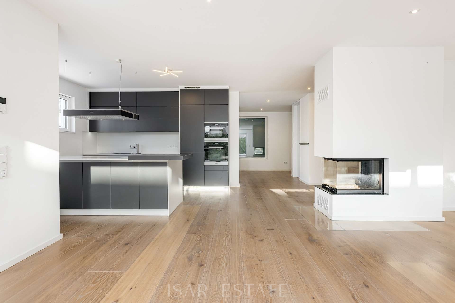 Wohn-/Essbereich mit Kamin