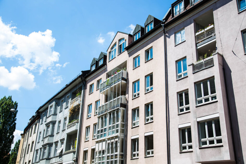 Fila di case Edifici per appartamenti Agenzie immobiliari Schwabing