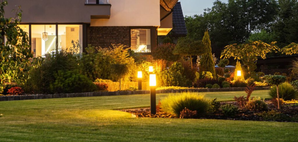 Garten in blauer Stunde